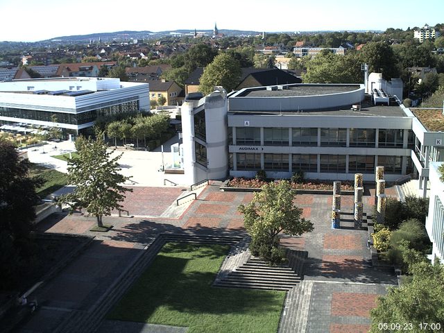 Foto der Webcam: Verwaltungsgebäude, Innenhof mit Audimax, Hörsaal-Gebäude 1