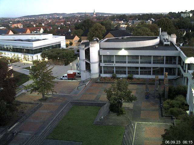 Foto der Webcam: Verwaltungsgebäude, Innenhof mit Audimax, Hörsaal-Gebäude 1