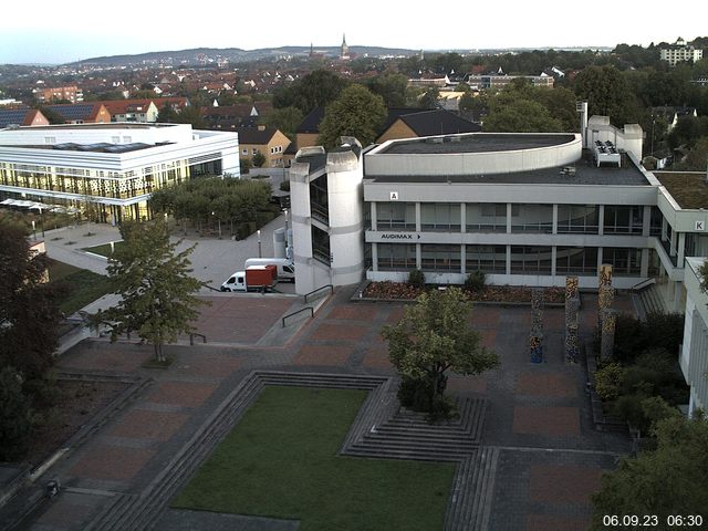 Foto der Webcam: Verwaltungsgebäude, Innenhof mit Audimax, Hörsaal-Gebäude 1