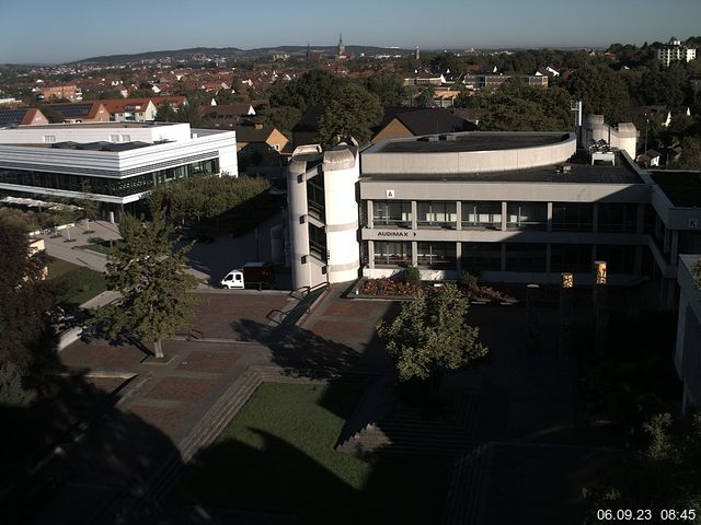 Foto der Webcam: Verwaltungsgebäude, Innenhof mit Audimax, Hörsaal-Gebäude 1