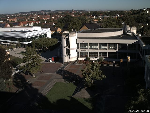 Foto der Webcam: Verwaltungsgebäude, Innenhof mit Audimax, Hörsaal-Gebäude 1