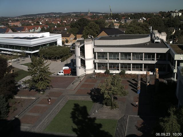 Foto der Webcam: Verwaltungsgebäude, Innenhof mit Audimax, Hörsaal-Gebäude 1