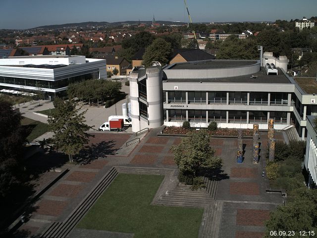 Foto der Webcam: Verwaltungsgebäude, Innenhof mit Audimax, Hörsaal-Gebäude 1