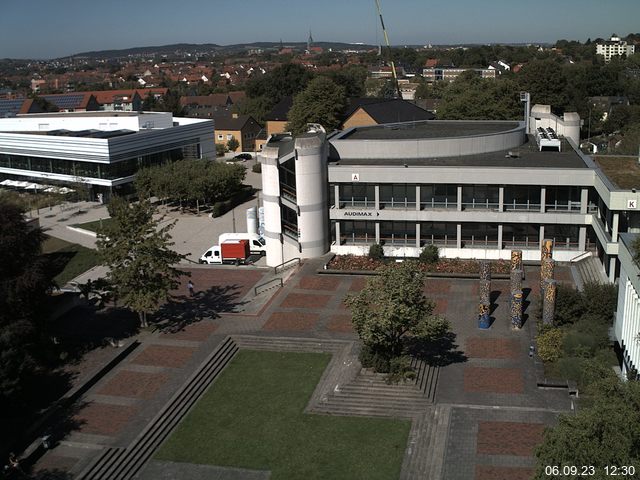 Foto der Webcam: Verwaltungsgebäude, Innenhof mit Audimax, Hörsaal-Gebäude 1