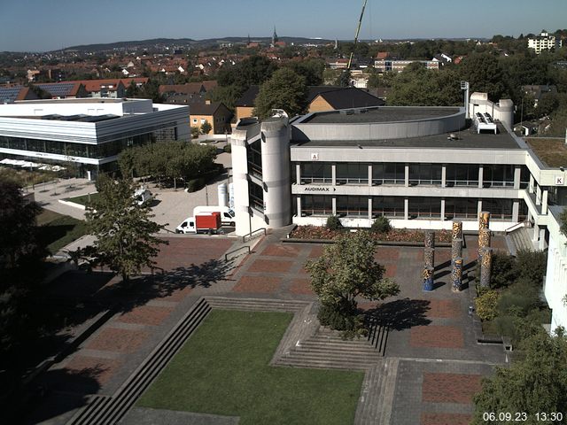 Foto der Webcam: Verwaltungsgebäude, Innenhof mit Audimax, Hörsaal-Gebäude 1