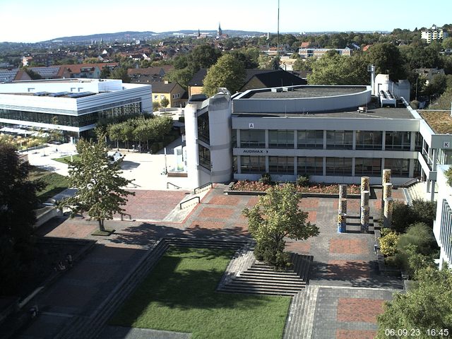 Foto der Webcam: Verwaltungsgebäude, Innenhof mit Audimax, Hörsaal-Gebäude 1