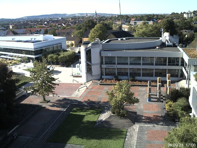 Foto der Webcam: Verwaltungsgebäude, Innenhof mit Audimax, Hörsaal-Gebäude 1