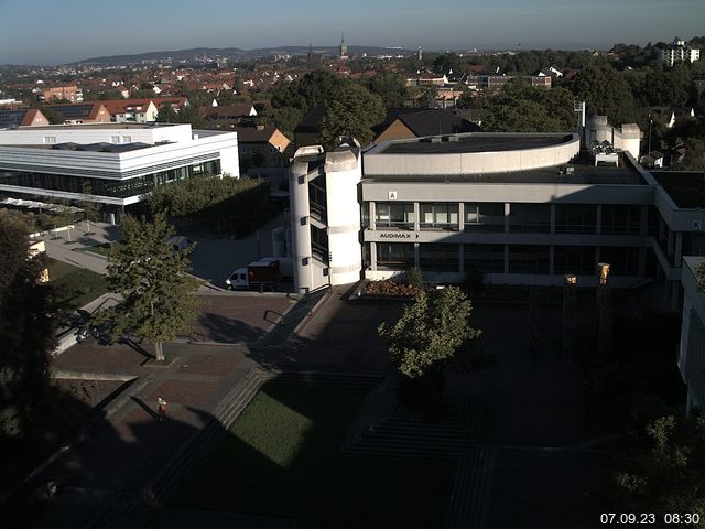 Foto der Webcam: Verwaltungsgebäude, Innenhof mit Audimax, Hörsaal-Gebäude 1