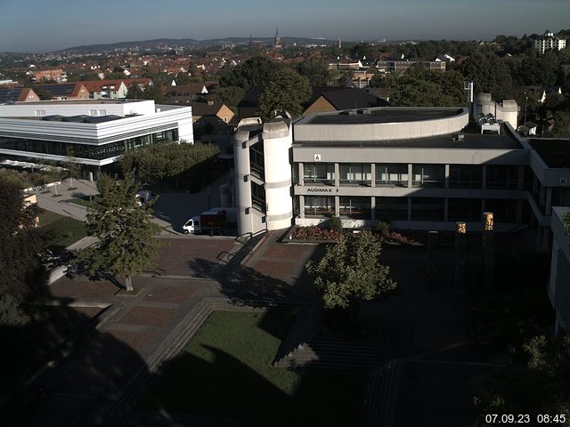 Foto der Webcam: Verwaltungsgebäude, Innenhof mit Audimax, Hörsaal-Gebäude 1