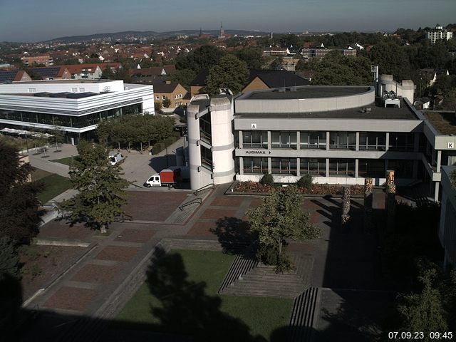 Foto der Webcam: Verwaltungsgebäude, Innenhof mit Audimax, Hörsaal-Gebäude 1