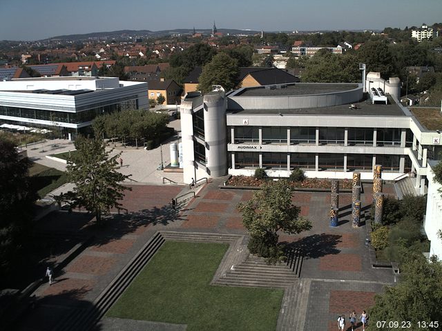 Foto der Webcam: Verwaltungsgebäude, Innenhof mit Audimax, Hörsaal-Gebäude 1