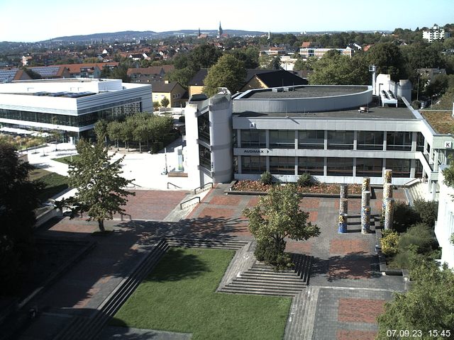 Foto der Webcam: Verwaltungsgebäude, Innenhof mit Audimax, Hörsaal-Gebäude 1