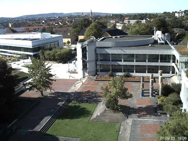 Foto der Webcam: Verwaltungsgebäude, Innenhof mit Audimax, Hörsaal-Gebäude 1