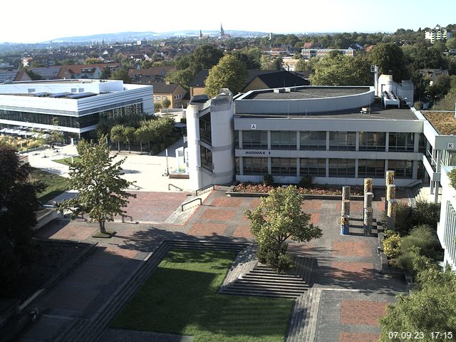 Foto der Webcam: Verwaltungsgebäude, Innenhof mit Audimax, Hörsaal-Gebäude 1