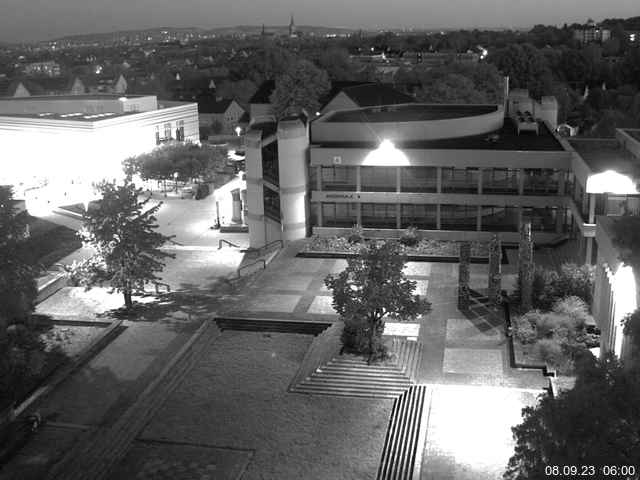 Foto der Webcam: Verwaltungsgebäude, Innenhof mit Audimax, Hörsaal-Gebäude 1