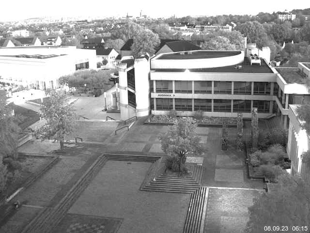 Foto der Webcam: Verwaltungsgebäude, Innenhof mit Audimax, Hörsaal-Gebäude 1