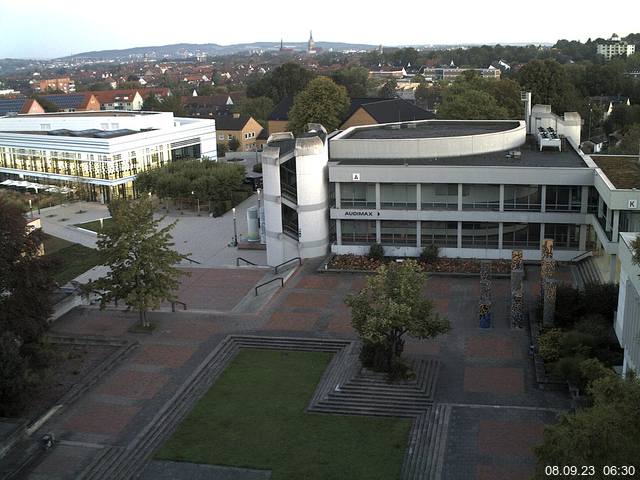 Foto der Webcam: Verwaltungsgebäude, Innenhof mit Audimax, Hörsaal-Gebäude 1