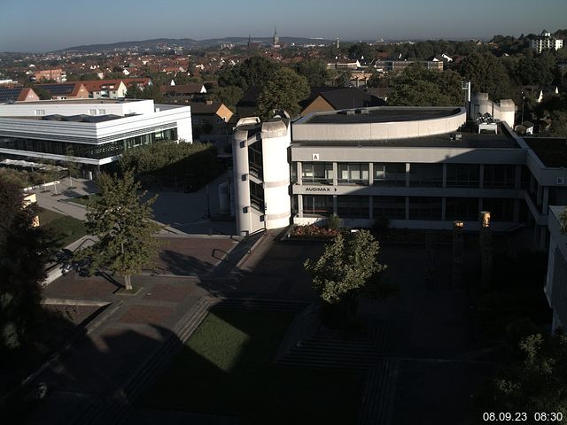 Foto der Webcam: Verwaltungsgebäude, Innenhof mit Audimax, Hörsaal-Gebäude 1