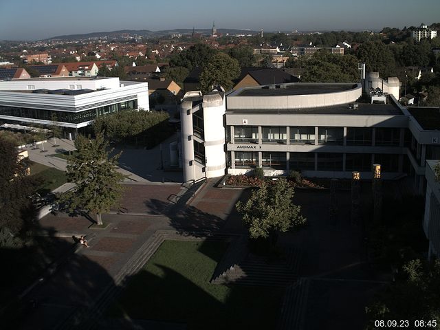 Foto der Webcam: Verwaltungsgebäude, Innenhof mit Audimax, Hörsaal-Gebäude 1