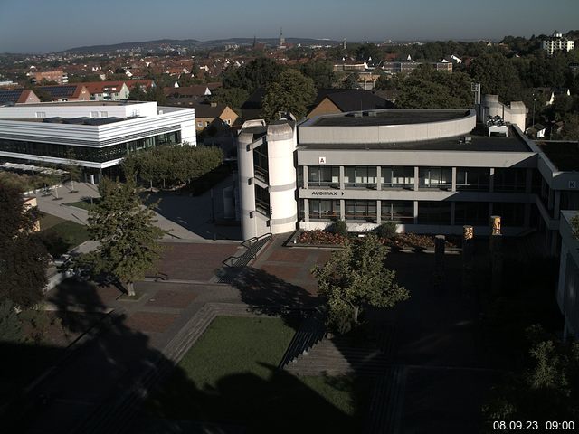 Foto der Webcam: Verwaltungsgebäude, Innenhof mit Audimax, Hörsaal-Gebäude 1