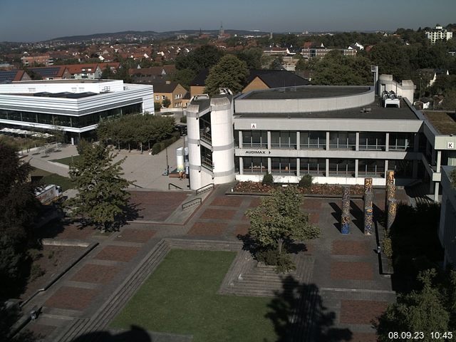 Foto der Webcam: Verwaltungsgebäude, Innenhof mit Audimax, Hörsaal-Gebäude 1