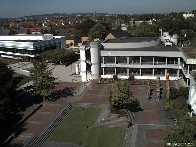 Foto der Webcam: Verwaltungsgebäude, Innenhof mit Audimax, Hörsaal-Gebäude 1