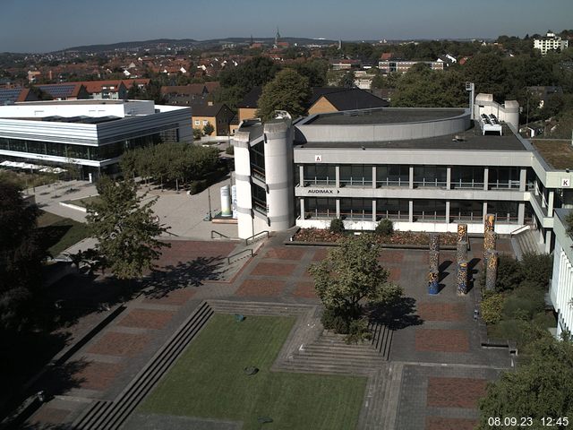 Foto der Webcam: Verwaltungsgebäude, Innenhof mit Audimax, Hörsaal-Gebäude 1