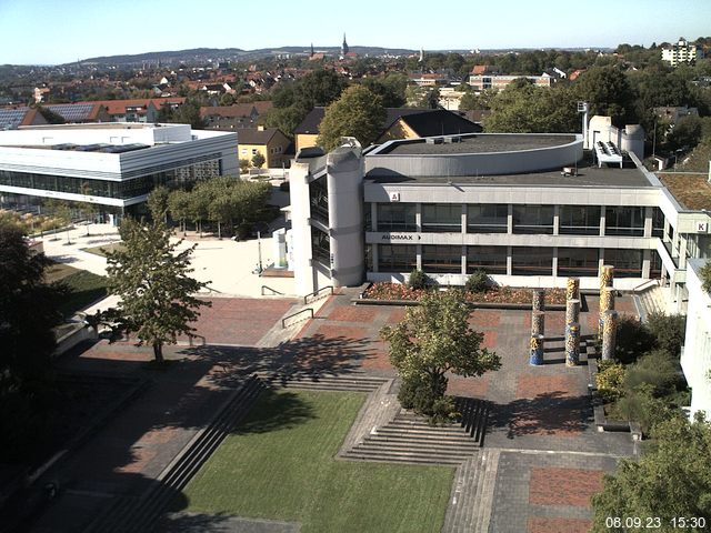 Foto der Webcam: Verwaltungsgebäude, Innenhof mit Audimax, Hörsaal-Gebäude 1