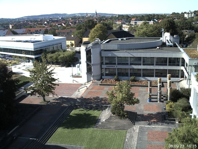 Foto der Webcam: Verwaltungsgebäude, Innenhof mit Audimax, Hörsaal-Gebäude 1