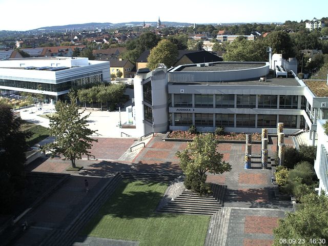 Foto der Webcam: Verwaltungsgebäude, Innenhof mit Audimax, Hörsaal-Gebäude 1