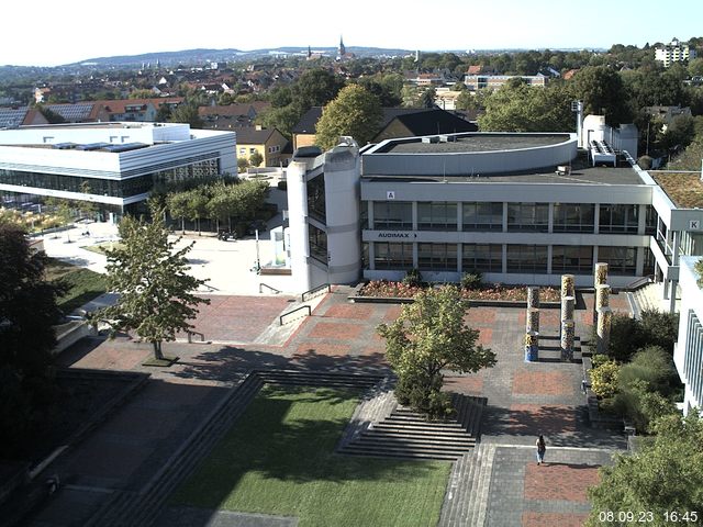 Foto der Webcam: Verwaltungsgebäude, Innenhof mit Audimax, Hörsaal-Gebäude 1