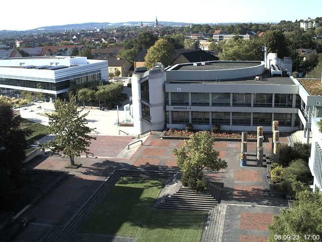 Foto der Webcam: Verwaltungsgebäude, Innenhof mit Audimax, Hörsaal-Gebäude 1