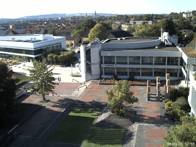 Foto der Webcam: Verwaltungsgebäude, Innenhof mit Audimax, Hörsaal-Gebäude 1