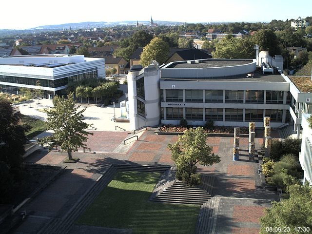 Foto der Webcam: Verwaltungsgebäude, Innenhof mit Audimax, Hörsaal-Gebäude 1