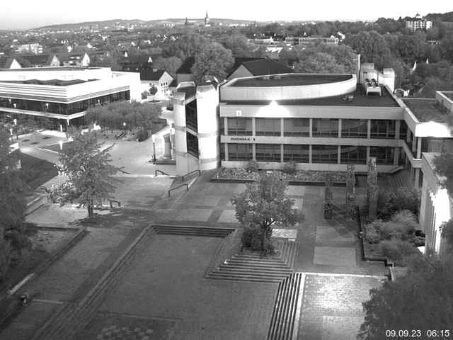 Foto der Webcam: Verwaltungsgebäude, Innenhof mit Audimax, Hörsaal-Gebäude 1