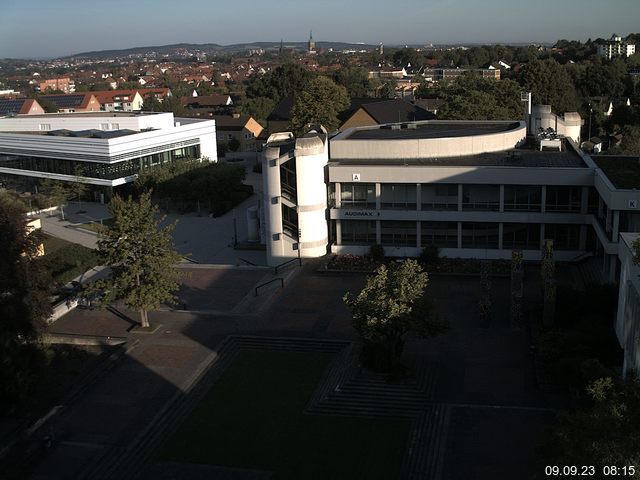 Foto der Webcam: Verwaltungsgebäude, Innenhof mit Audimax, Hörsaal-Gebäude 1