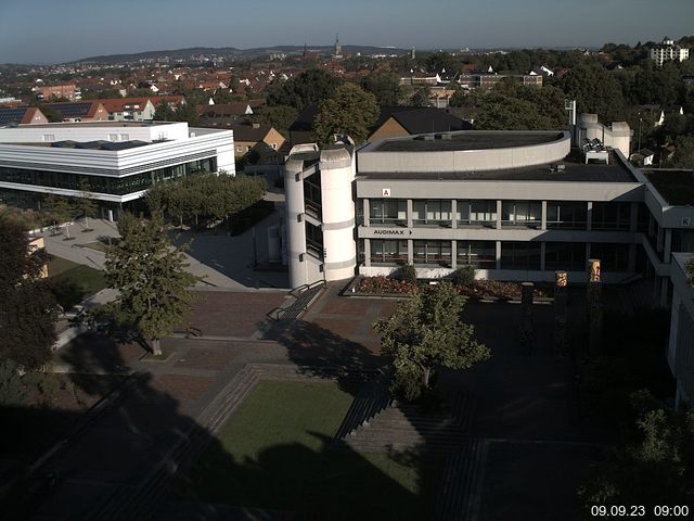 Foto der Webcam: Verwaltungsgebäude, Innenhof mit Audimax, Hörsaal-Gebäude 1