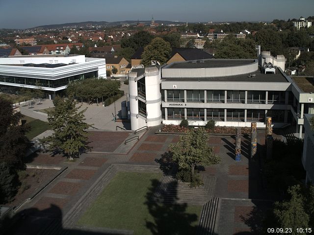 Foto der Webcam: Verwaltungsgebäude, Innenhof mit Audimax, Hörsaal-Gebäude 1