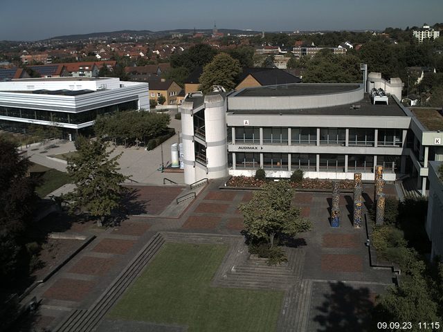 Foto der Webcam: Verwaltungsgebäude, Innenhof mit Audimax, Hörsaal-Gebäude 1