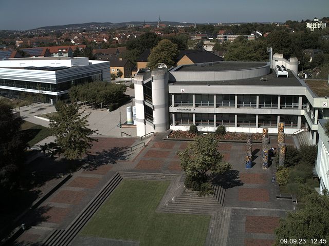 Foto der Webcam: Verwaltungsgebäude, Innenhof mit Audimax, Hörsaal-Gebäude 1