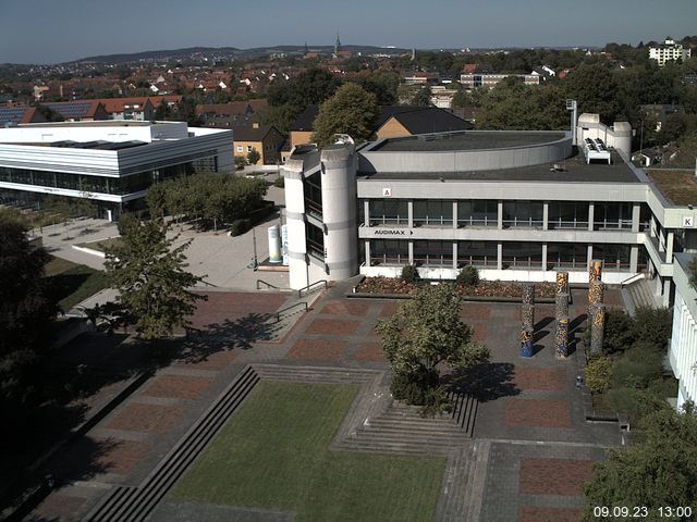 Foto der Webcam: Verwaltungsgebäude, Innenhof mit Audimax, Hörsaal-Gebäude 1