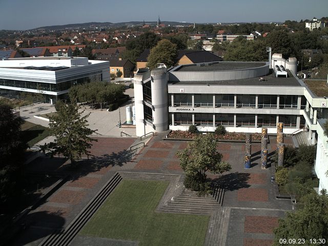 Foto der Webcam: Verwaltungsgebäude, Innenhof mit Audimax, Hörsaal-Gebäude 1