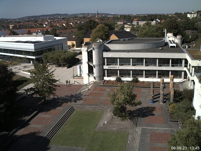 Foto der Webcam: Verwaltungsgebäude, Innenhof mit Audimax, Hörsaal-Gebäude 1