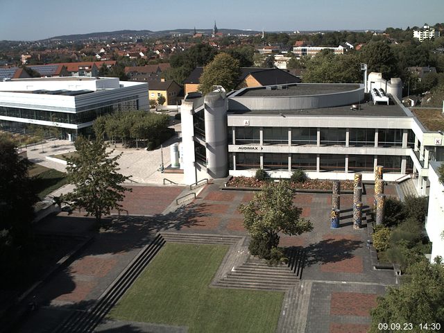 Foto der Webcam: Verwaltungsgebäude, Innenhof mit Audimax, Hörsaal-Gebäude 1