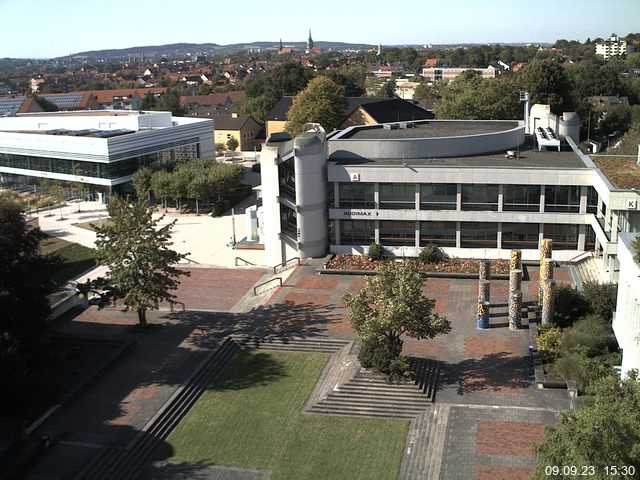 Foto der Webcam: Verwaltungsgebäude, Innenhof mit Audimax, Hörsaal-Gebäude 1