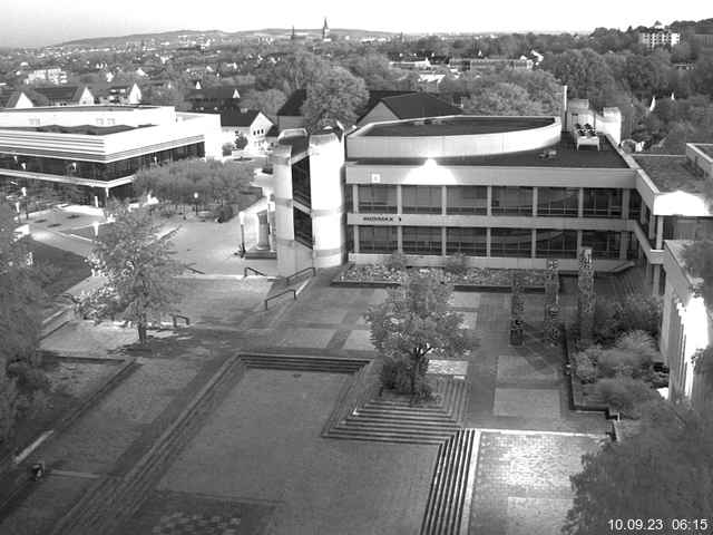 Foto der Webcam: Verwaltungsgebäude, Innenhof mit Audimax, Hörsaal-Gebäude 1