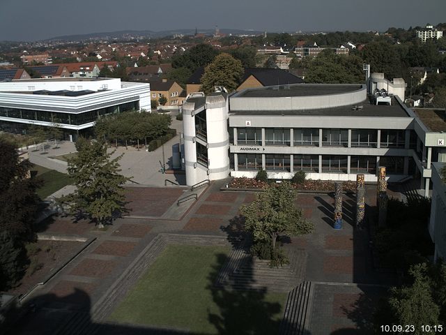 Foto der Webcam: Verwaltungsgebäude, Innenhof mit Audimax, Hörsaal-Gebäude 1