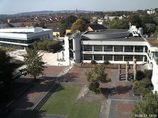 Foto der Webcam: Verwaltungsgebäude, Innenhof mit Audimax, Hörsaal-Gebäude 1