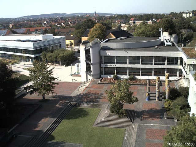 Foto der Webcam: Verwaltungsgebäude, Innenhof mit Audimax, Hörsaal-Gebäude 1