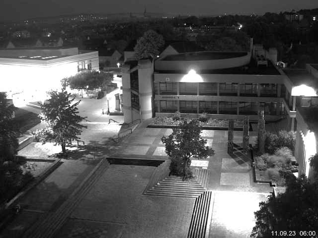 Foto der Webcam: Verwaltungsgebäude, Innenhof mit Audimax, Hörsaal-Gebäude 1